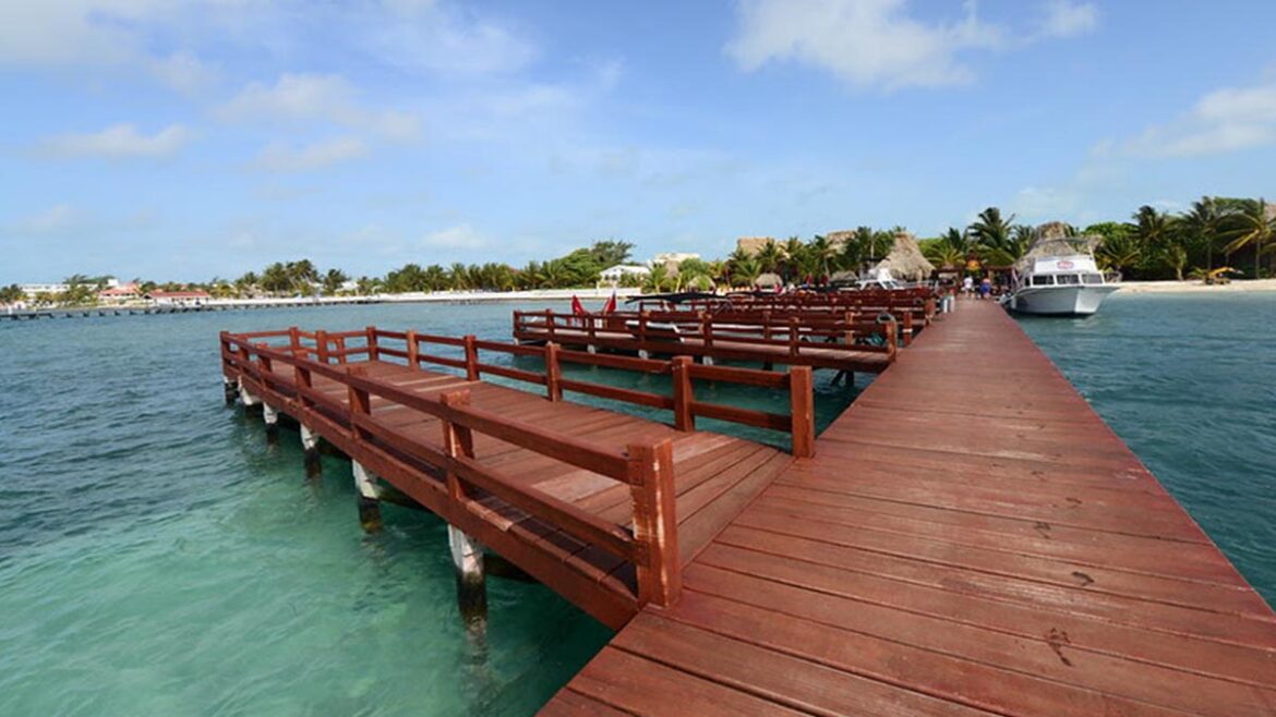 BELICE VACUNARÁ SECTOR TURÍSTICO ELENVIADOR Belice vacunas elenviador